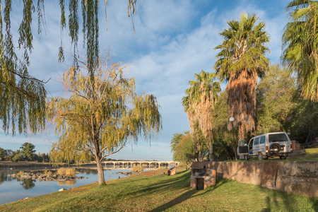 後ろに Groblershoop の町でオレンジ川 Gariep 川 それは南アフリカ共和国で最長 最大の川 の写真素材 画像素材 Image 後ろに Groblershoop の町でオレンジ川 Gariep 川 それは南アフリカ共和国で最長 最大の川 の写真素材 画像素材 Image
