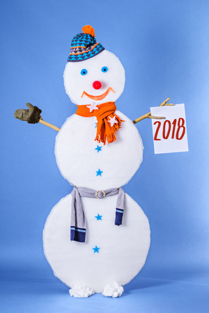 Beau Bonhomme De Neige Drole En Bonnet Et Echarpe Banque D Images Et Photos Libres De Droits Image