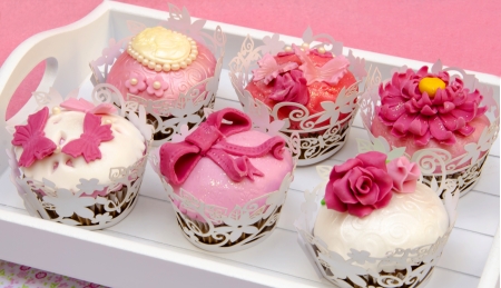 Cupcakes decorated with fondant and sugar flowers Stock Photo - 16513417