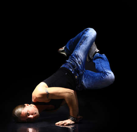 スタイリッシュでクールなブレイク ダンス スタイル ダンサー ポーズ の写真素材 画像素材 Image スタイリッシュでクールなブレイク ダンス スタイル ダンサー ポーズ の写真素材 画像素材 Image