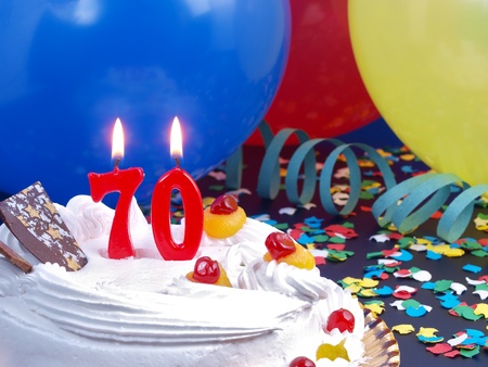 Immagini Stock Torta Di Compleanno Con Candele Rosse Mostrando N 65 Image
