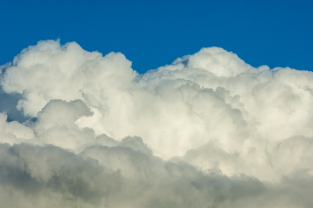 青い空と雲の抽象的なイラスト クラウドに対して 青い空 雰囲気は 通常 地上に浮かんでいる蒸気凝縮水の目に見える質量 の写真素材 画像素材 Image