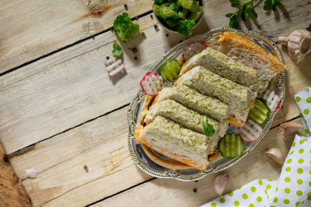 Gateau A La Viande Fabrique A La Viande Hachee Au Brocoli Et Aux Carottes Sur Une Table De Cuisine En Bois Aux Legumes Frais La Notion D Alimentation Saine Banque D Images Et Photos Gateau A La Viande Fabrique A La Viande Hachee Au Brocoli Et Aux Carottes Sur Une Table De Cuisine En Bois Aux Legumes Frais La Notion D Alimentation Saine Banque D Images Et Photos