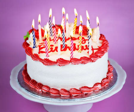125 066 Gateau Anniversaire Bougies Imagenes Y Fotos 123rf