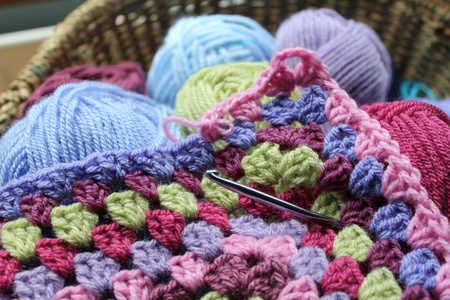 Azul Knitco Rojo Crema Multi abigarrada 4ply Mano hilo de ganchillo