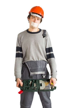 灰色の服を着た若い男とオレンジ色のハードヘルメットの男が口の上にテープを貼った 白い背景に隔離されています の写真素材 画像素材 Image 灰色の服を着た若い男とオレンジ色のハードヘルメットの男が口の上にテープを貼った 白い背景に隔離されています の写真素材 画像素材 Image