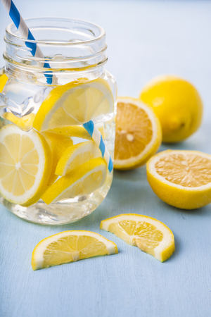 dieta de beber agua con limón