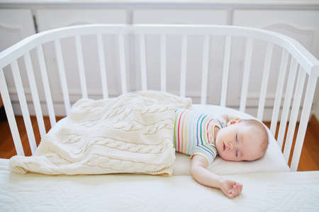 135 758 Bebe Qui Dort Imagenes Y Fotos 123rf 135 758 Bebe Qui Dort Imagenes Y Fotos 123rf