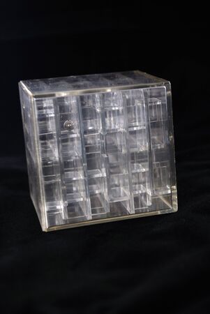 黒の背景上の透明なキューブの迷宮 の写真素材 画像素材 Image