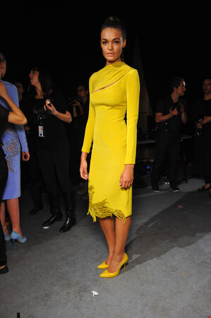 ロサンゼルス カリフォルニア州 3 月 15 日 モデルの舞台裏ポーズ オズギュル マズア ファッションショーの前に概念 La ファッション週秋 14 14 年 3 月 15 日にロサンゼルスの中 の写真素材 画像素材 Image ロサンゼルス カリフォルニア州 3 月 15 日 モデルの舞台裏ポーズ オズギュル マズア ファッションショーの前に概念 La ファッション週秋 14 14 年 3 月 15 日にロサンゼルスの中 の写真素材 画像素材 Image