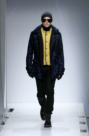 ニューヨーク ニューヨーク 2 月 2 日 モデル徒歩ニューヨーク週メンズ秋冬 16 16 年 2 月 2 日ニューヨークでの中にノーティカ メンズ秋 16 ファッションショーでフィナーレ滑走路 の写真素材 画像素材 Image ニューヨーク ニューヨーク 2 月 2 日 モデル徒歩ニューヨーク週メンズ秋冬 16 16 年 2 月 2 日ニューヨークでの中にノーティカ メンズ秋 16 ファッションショーでフィナーレ滑走路 の写真素材 画像素材 Image