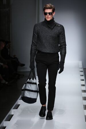 ニューヨーク ニューヨーク 2 月 2 日 モデル徒歩ニューヨーク週メンズ秋冬 16 16 年 2 月 2 日ニューヨークでの中にノーティカ メンズ秋 16 ファッションショーでフィナーレ滑走路 の写真素材 画像素材 Image ニューヨーク ニューヨーク 2 月 2 日 モデル徒歩ニューヨーク週メンズ秋冬 16 16 年 2 月 2 日ニューヨークでの中にノーティカ メンズ秋 16 ファッションショーでフィナーレ滑走路 の写真素材 画像素材 Image