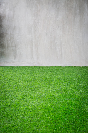 灰色のセメントの壁背景を持つ緑の芝生の人工芝パターン の写真素材 画像素材 Image 灰色のセメントの壁背景を持つ緑の芝生の人工芝パターン の写真素材 画像素材 Image