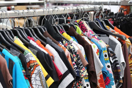 古着の使用公開市場にぶら下がっています の写真素材 画像素材 Image 古着の使用公開市場にぶら下がっています の写真素材 画像素材 Image