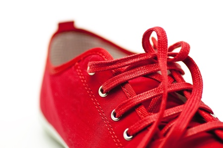 Grau Spitze Schuhe über weiße isoliert nach vorne Grau Spitze Schuhe über weiße isoliert nach vorne