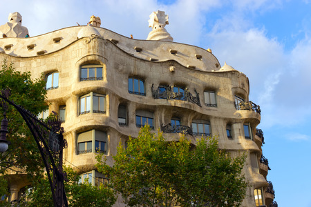 バルセロナ 8 月 24 日 カサ ミラやカサミラ 12 年 8 月 24 日にスペインのバルセロナで この有名な建物は アントニ ガウディによって設計されました ヴィンテージ レトロなスタイル の写真素材 画像素材 Image バルセロナ 8 月 24 日 カサ ミラやカサミラ 12 年 8 月 24 日にスペインのバルセロナで この有名な建物は アントニ ガウディによって設計されました ヴィンテージ レトロなスタイル の写真素材 画像素材 Image