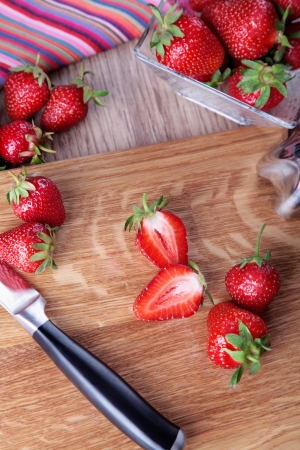 Cortar Y Fresa Todo Sobre Una Tabla De Cortar Fotos TABLA CORTAR FORMA FRESA Y MANZANA
