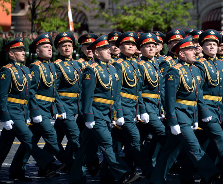 ロシア軍パレード　最新型現役用中国人民解放軍21式儀仗兵礼服上下制帽フルセット ロシア国防省が中国儀仗兵に記念勲章授与 - 中国国際放送局