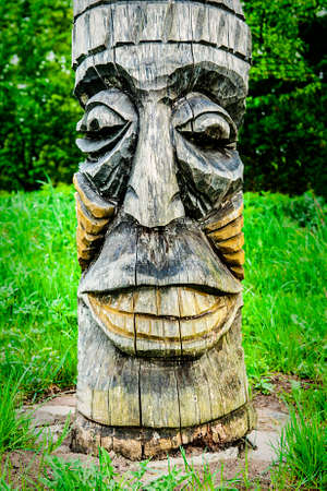 くまのプーさん　木彫り風トーテムポール　海外品 くまのプーさん 木彫り風トーテムポール 海外品 くまのプーさん 木彫り