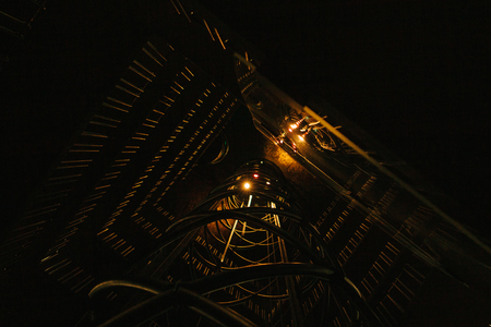 下のビュー 淡い黄色の暖かい光に照らされた近未来サイバー パンク スタイルの階段です 未来的な背景 の写真素材 画像素材 Image 2190 下のビュー 淡い黄色の暖かい光に照らされた近未来サイバー パンク スタイルの階段です 未来的な背景 の写真素材 画像素材 Image 2190