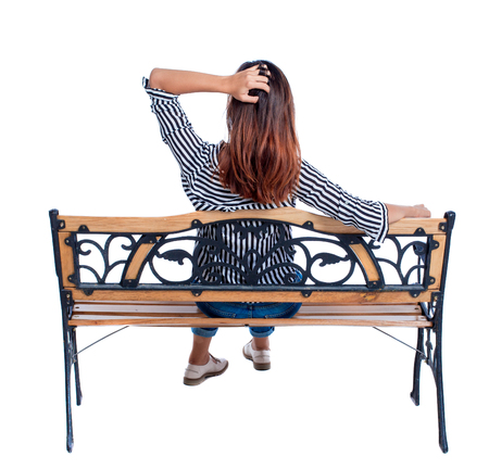 ベンチに座っている女性の後ろ姿 女の子を見るします リア人のコレクションを表示します 人の裏面表示 白い背景に分離されました 孤独なブルネットは 通りのベンチに座っています の写真素材 画像素材 Image ベンチに座っている女性の後ろ姿 女の子を見るします リア人のコレクションを表示します 人の裏面表示 白い背景に分離されました 孤独なブルネットは 通りのベンチに座っています の写真素材 画像素材 Image