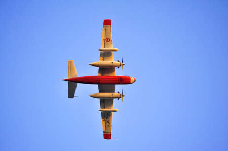 森林火災を消火から南フランスの空にトラッカー水爆撃機 の写真素材 画像素材 Image 森林火災を消火から南フランスの空にトラッカー水爆撃機 の写真素材 画像素材 Image