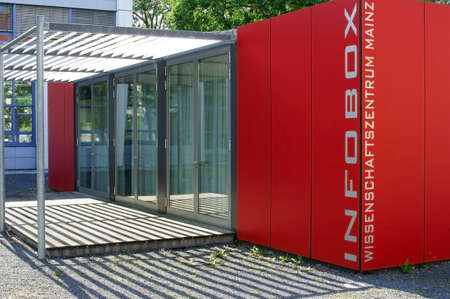 マインツ ドイツ 17 年 8 月 6 日 マックス プランク化学 17 年 8 月 6 日にマインツのヨハネス グーテンベルク 大学のグラウンドで オットー ハーン研究所の入り口の看板 の写真素材 画像素材 Image マインツ ドイツ 17 年 8 月 6 日 マックス プランク化学 17 年 8 月 6 日にマインツのヨハネス グーテンベルク 大学のグラウンドで オットー ハーン研究所の入り口の看板 の写真素材 画像素材 Image