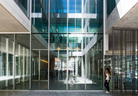 ミラノ イタリア 12 年 5 月 7 日 ボッコーニ大学のアーキテクチャ の写真素材 画像素材 Image ミラノ イタリア 12 年 5 月 7 日 ボッコーニ大学のアーキテクチャ の写真素材 画像素材 Image