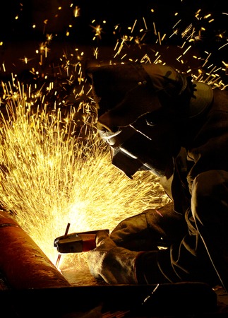 arc welder working at night Фото со стока
