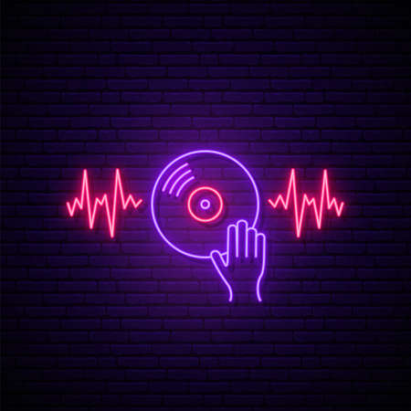 Enseigne en vinyle néon. illustration éclatante avec des ondes sonores main dj sur table de mixage en vinyle. emblème de la musique dj. illustration vectorielle.
