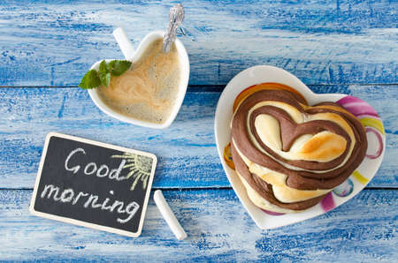 コーヒーとパンの心と朝食します グッド モーニングを望みます トップ ビュー の写真素材 画像素材 Image コーヒーとパンの心と朝食します グッド モーニングを望みます トップ ビュー の写真素材 画像素材 Image