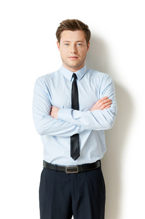 Encanto Atractivo. Retrato De Hombre Joven Confía En Camisa Encanto Atractivo. Retrato De Hombre Joven Confía En Camisa