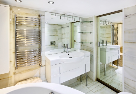 Modern fehér fürdÅszoba belsÅ jaccusi royalty free stock fotók ... Fürdőszoba állvány