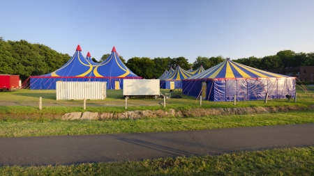 Grote Tent Foto's, Afbeeldingen En Stock Fotografie 123RF Tenten Foto's, Afbeeldingen En Stock Fotografie 123RF