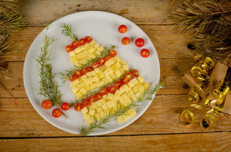 フルーツ サラダはクリスマス ツリー 創造的な子供の食品として設定 の写真素材 画像素材 Image