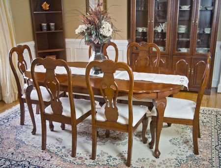 Mesa de comedor de madera de lujo y sillas. fotos, retratos ... Sillas de comedor de madera