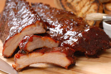 grilled pork: Xương sườn BBQ ngon với bánh mì nướng, và một BBQ sause thơm Kho ảnh