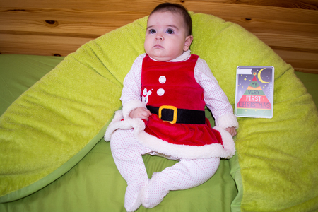 生後 4 ヶ月未満の赤ちゃんはクリスマスの服を着てください の写真素材 画像素材 Image 生後 4 ヶ月未満の赤ちゃんはクリスマスの服を着てください の写真素材 画像素材 Image