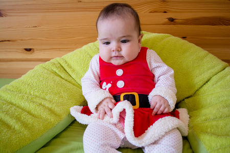 生後 4 ヶ月未満の赤ちゃんはクリスマスの服を着てください の写真素材 画像素材 Image 生後 4 ヶ月未満の赤ちゃんはクリスマスの服を着てください の写真素材 画像素材 Image