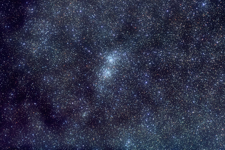 宇宙天文写真 天の川ペルセウス座の方角に二重星クラスター チ H とから成る特定のパターンを作り出す 15 000 の星 バック グラウンド 背景や 壁紙として使用できます の写真素材 画像素材 Image 宇宙天文写真 天の川ペルセウス座の方角に二重星クラスター チ H とから成る特定のパターンを作り出す 15 000 の星 バック グラウンド 背景や 壁紙として使用できます の写真素材 画像素材 Image