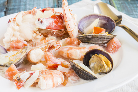 ロブスター カニ エビ トマトと玉ねぎとココナッツ ミルクで煮込んだ貝で作ったシーフード シチュー の写真素材 画像素材 Image ロブスター カニ エビ トマトと玉ねぎとココナッツ ミルクで煮込んだ貝で作ったシーフード シチュー の写真素材 画像素材 Image