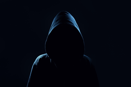 Mysteus フードで未知の人 暗闇の中で危険です の写真素材 画像素材 Image