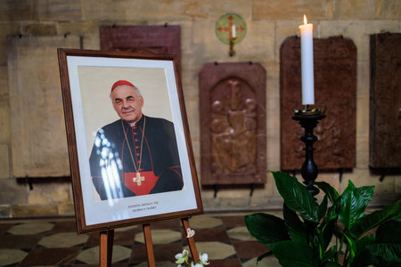 134.贅沢アルパカ素材◎伊ナポリの至宝「マリオムスカリエッロ」リッチなグレージュ色で魅せる!!!至極の1枚仕立てチェスターコート 44 S 聖母マリア、ステンド グラスの窓で、聖マルティン教会