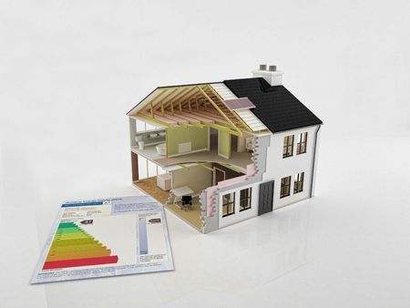 loft insulation: Una imagen de una nueva construcci�n de casa con certificado de ahorro de energ�a