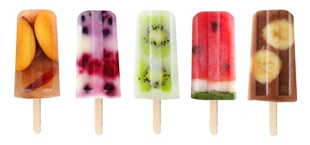 ice cream: Năm kem ăn quả các loại cô lập trên nền trắng