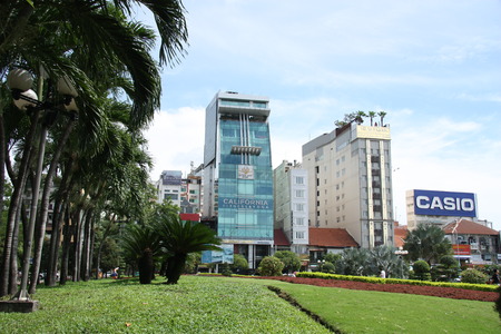 The landscape of Saigon: Công viên nhiệt đới xinh đẹp và quan điểm của các tòa nhà hiện đại ở trung tâm của Thành phố Hồ Chí Minh, Việt Nam - 20140729
