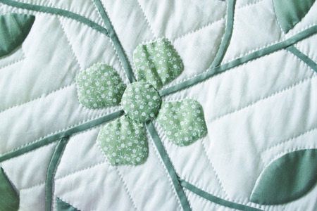 タイの伝統的な手作りのキルト パッチワークのベッドカバーの花のパターン の写真素材 画像素材 Image タイの伝統的な手作りのキルト パッチワークのベッドカバーの花のパターン の写真素材 画像素材 Image