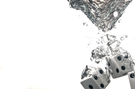 水の下でサイコロ ゲーム 表示されるスプラッシュと空気の泡 の写真素材 画像素材 Image 水の下でサイコロ ゲーム 表示されるスプラッシュと空気の泡 の写真素材 画像素材 Image