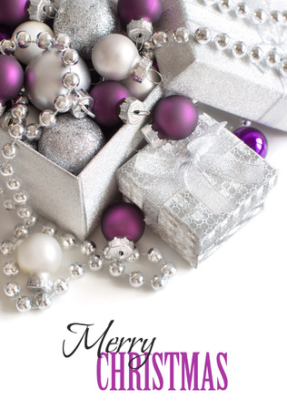 Silber Und Lila Weihnachtsschmuck Grenze Auf Weissem Hintergrund Lizenzfreie Fotos Bilder Und Stock Fotografie Image 50561398