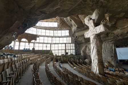 聖母マリアと聖サイモン タナーの大聖堂 サン Samaan タナー修道院 カイロ エジプトの丘産モカタム層 Muqattam で最大の 7 つの教会や礼拝堂のシリーズに隠された洞窟します の写真素材 画像素材 Image 聖母マリアと聖サイモン タナーの大聖堂 サン Samaan タナー修道院 カイロ エジプトの丘産モカタム層 Muqattam で最大の 7 つの教会や礼拝堂のシリーズに隠された洞窟します の写真素材 画像素材 Image